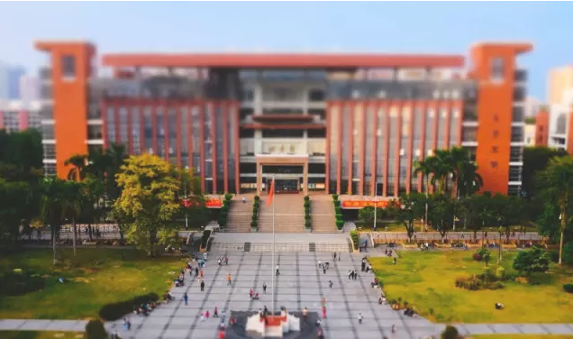 暨南大学